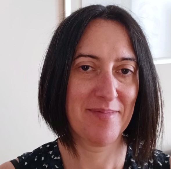 Headshot of Dr. Virginia Ruifernández-Conde, a woman with short dark brown hair.